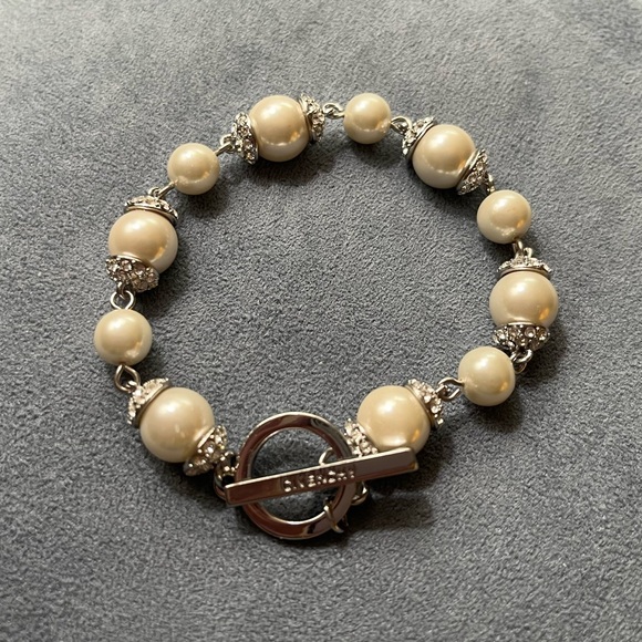 Givenchy pearl and crystal silver toggle close bracelet 7” - 7.25” length - Picture 6 of 6